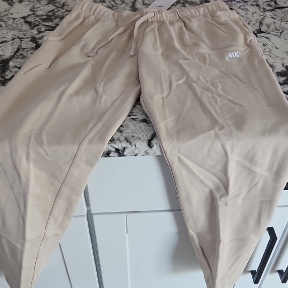 Nike Women's Cream Jogger Pants - Picture 1 of 2
